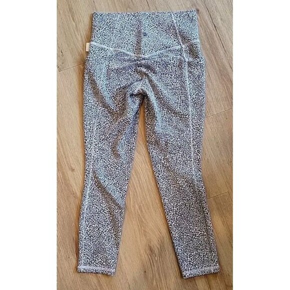 ATHLETA Leopard Leggings ULTIMATE STASH Textured 7/8 Tailwind Black White S - Picture 6 of 12